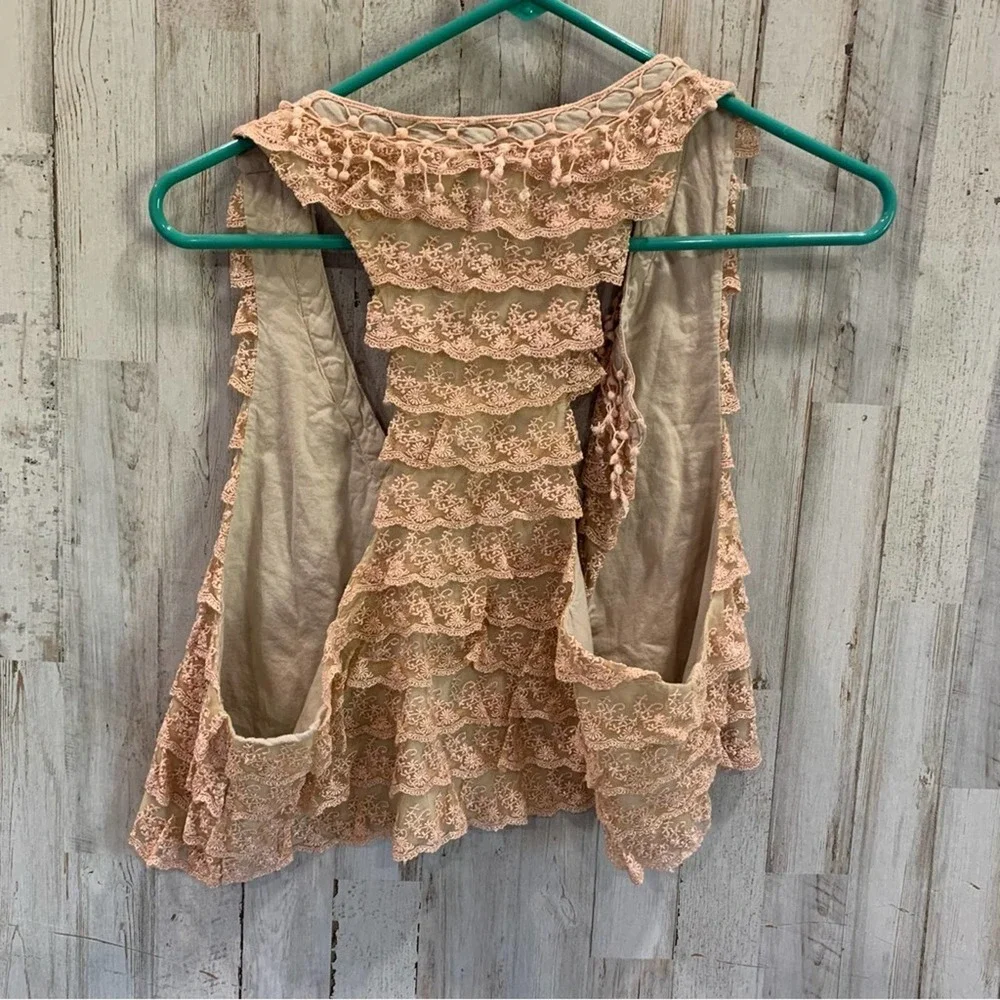 FARM Rio Beige Lace Ruffle Top - Picture 8 of 9